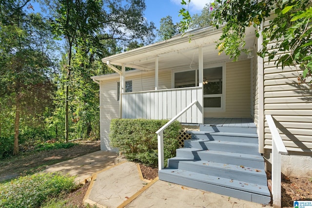 property entrance featuring a porch