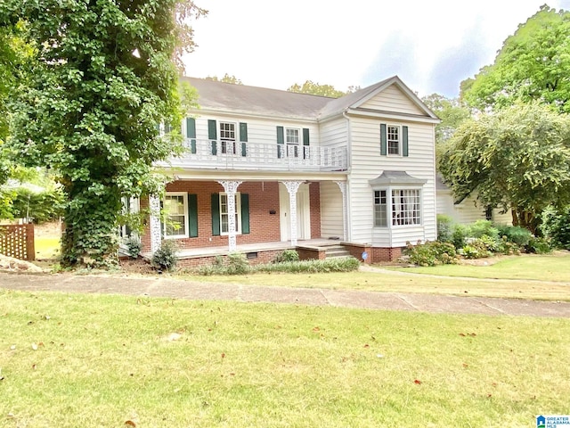 view of front of house with a front yard and covered porch