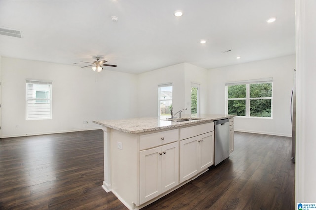 kitchen featuring appliances with stainless steel finishes, dark hardwood / wood-style flooring, a wealth of natural light, an island with sink, and ceiling fan