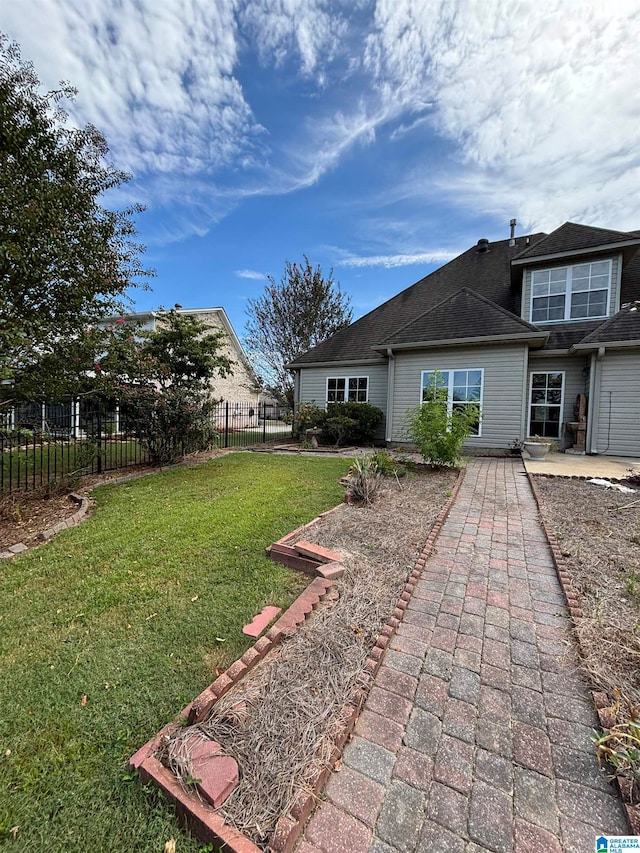 view of yard featuring a patio