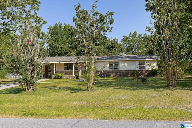 single story home featuring a front yard