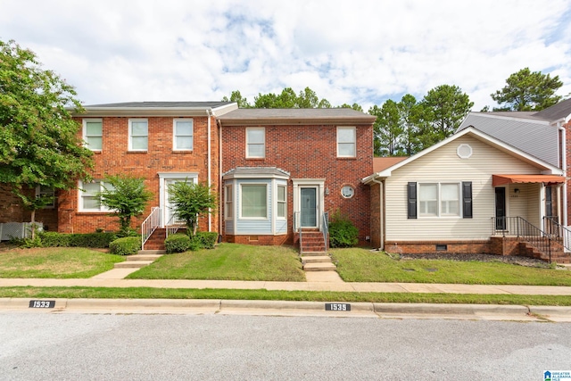 view of front of house with a front lawn