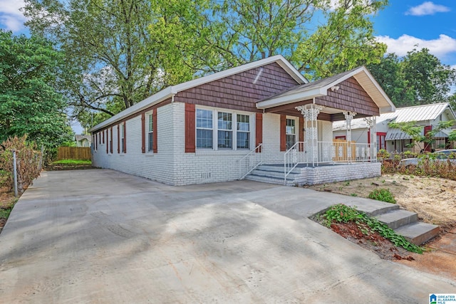 view of front of property with covered porch