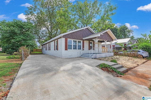 view of front of house featuring a porch