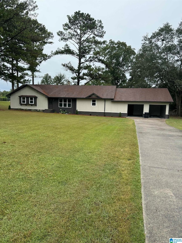 single story home featuring a front yard