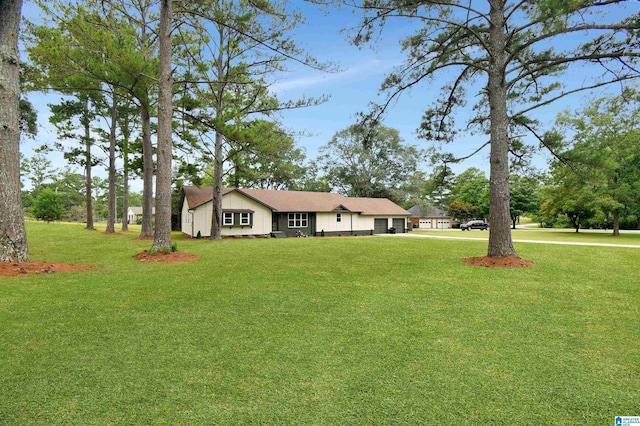 207 Friendship Cir, Clanton, AL 35045 - ranch-style home featuring a front lawn