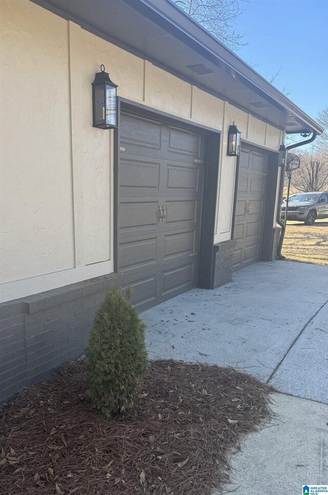 207 Friendship Cir, Clanton, AL 35045 - view of garage
