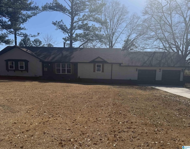 207 Friendship Cir, Clanton, AL 35045 - ranch-style house featuring driveway and an attached garage