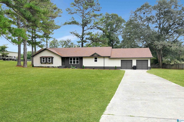 207 Friendship Cir, Clanton, AL 35045 - ranch-style house featuring fence, driveway, an attached garage, and a front lawn