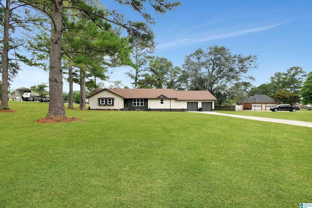 207 Friendship Cir, Clanton, AL 35045 - single story home featuring driveway, a garage, and a front lawn