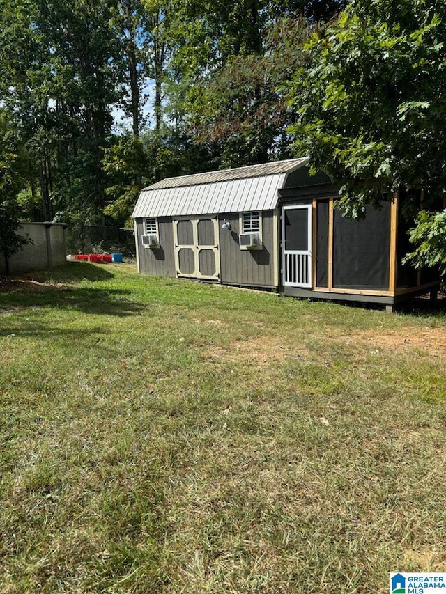 view of yard with a shed