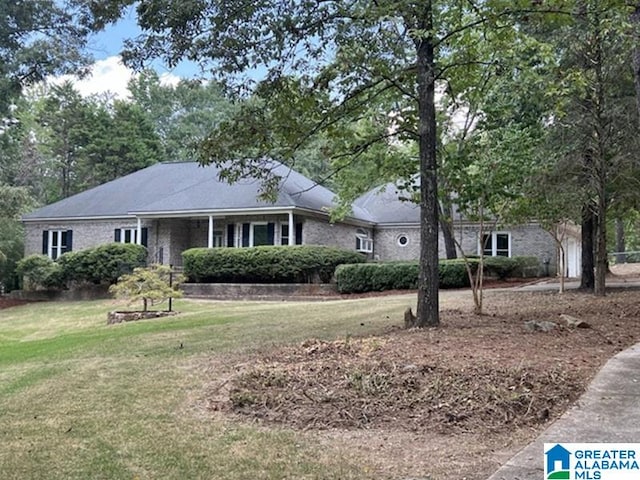 ranch-style house with a front yard