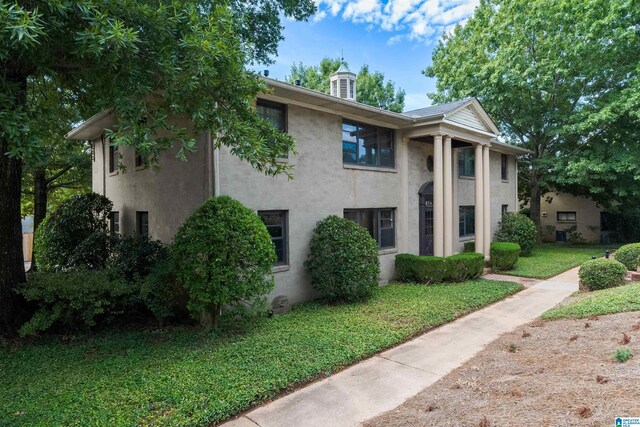 view of front of home with a front yard