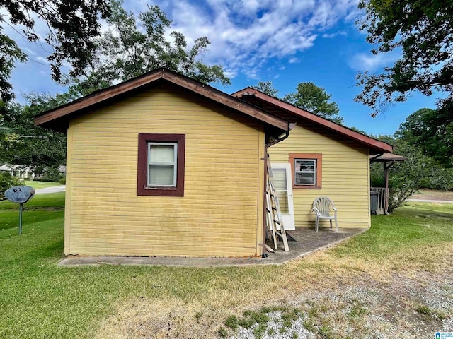 exterior space featuring a yard