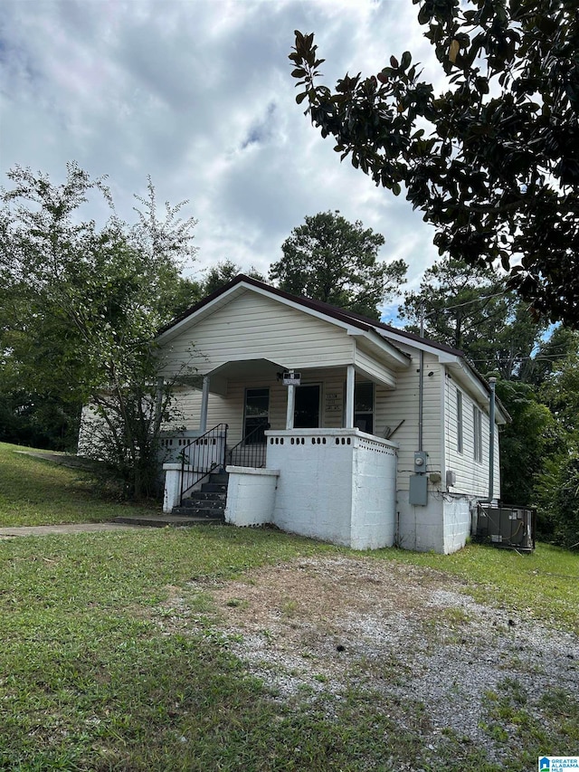 view of front of home with a porch and a front lawn