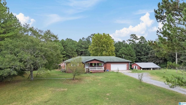 view of front of house featuring a garage and a front yard