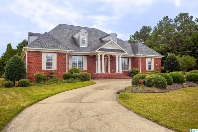 view of front facade with a front yard