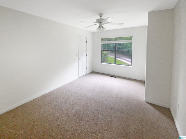 carpeted empty room featuring ceiling fan