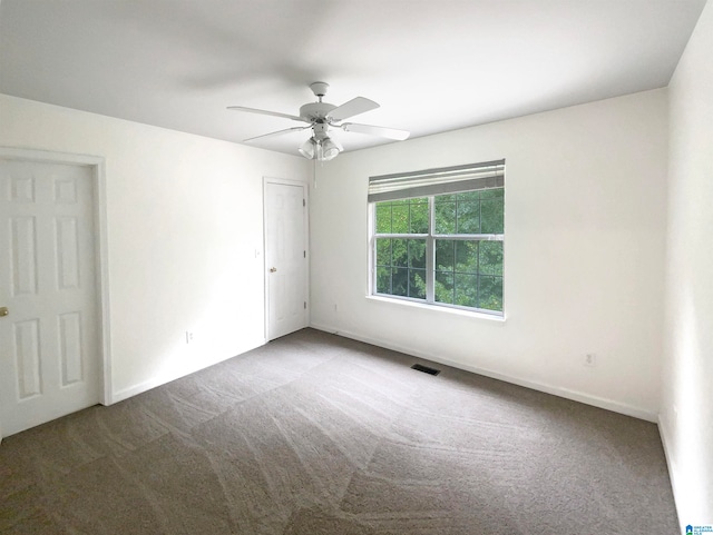 carpeted empty room featuring ceiling fan