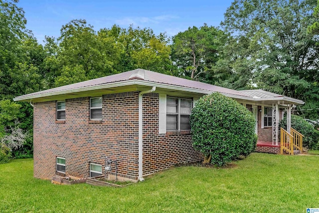 exterior space featuring a lawn