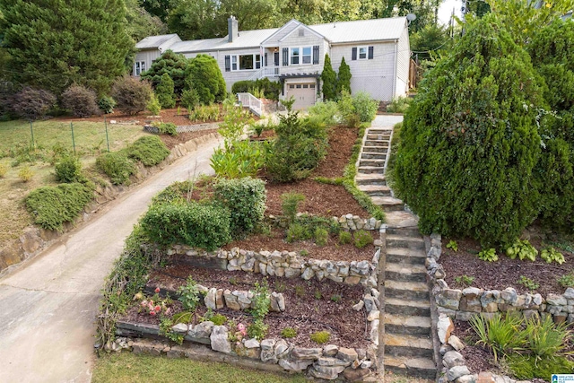 view of yard with a garage