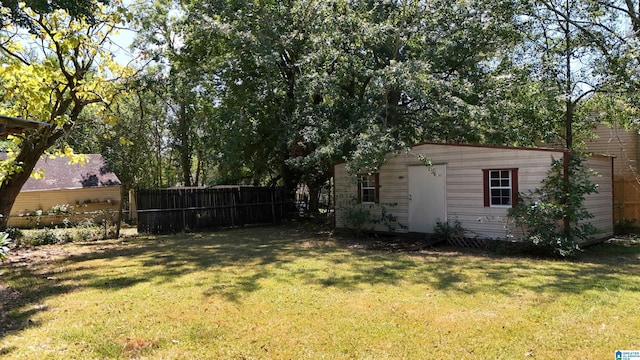 view of yard with a storage shed