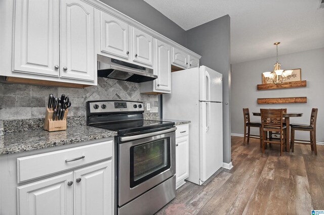 kitchen featuring an inviting chandelier, dark hardwood / wood-style floors, backsplash, white cabinetry, and electric stove