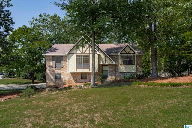 view of front of home featuring a front lawn