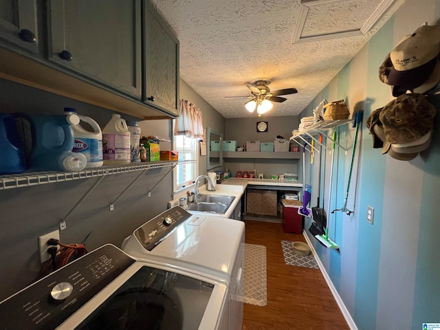 kitchen featuring a textured ceiling, dark hardwood / wood-style flooring, washing machine and dryer, sink, and ceiling fan