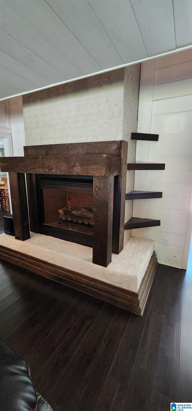 room details with wood-type flooring