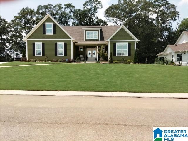 view of front facade with a front lawn