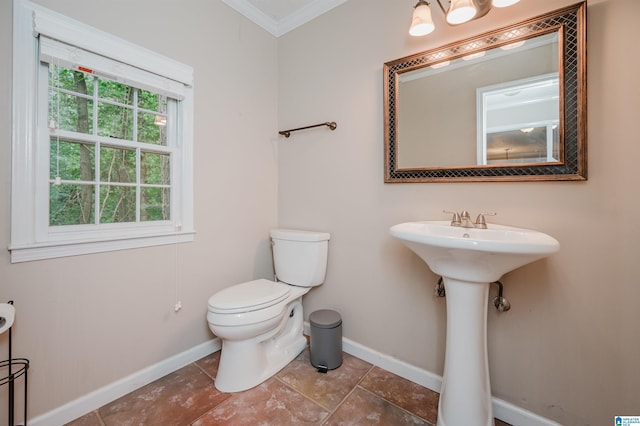 3424 Oakdale Dr, Vestavia Hills, AL 35223 - bathroom with toilet, crown molding, and baseboards