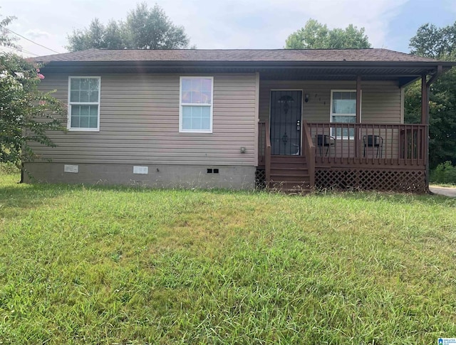 manufactured / mobile home featuring a front yard