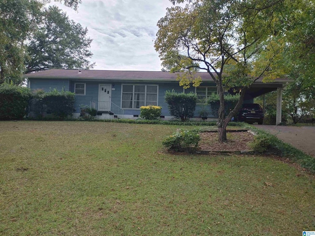 ranch-style home featuring a front lawn and a carport