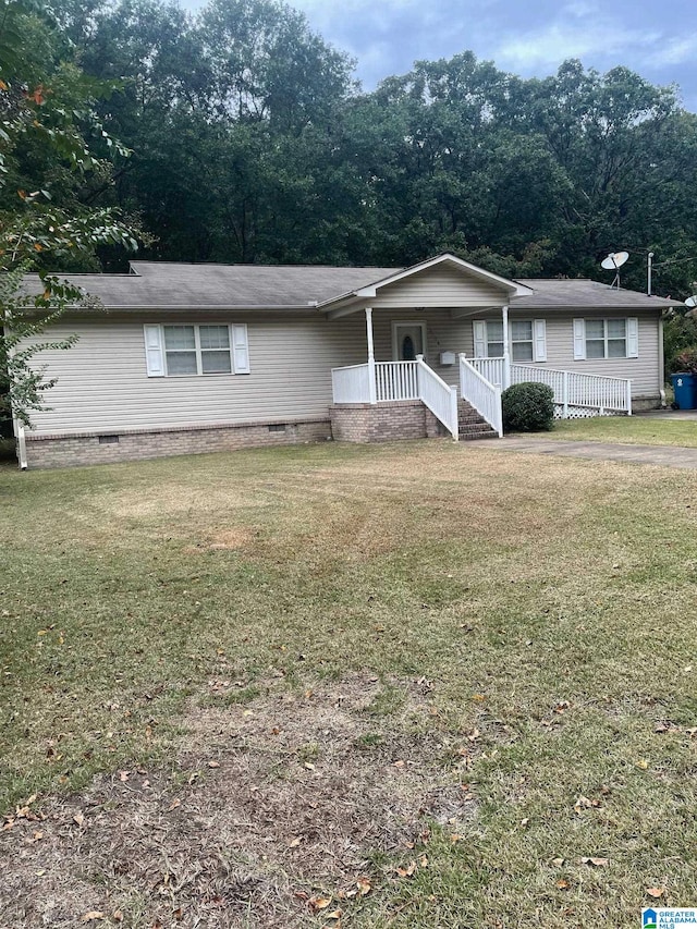 view of front of property with a front lawn and covered porch