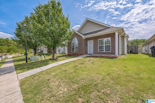 view of front of house featuring a front yard