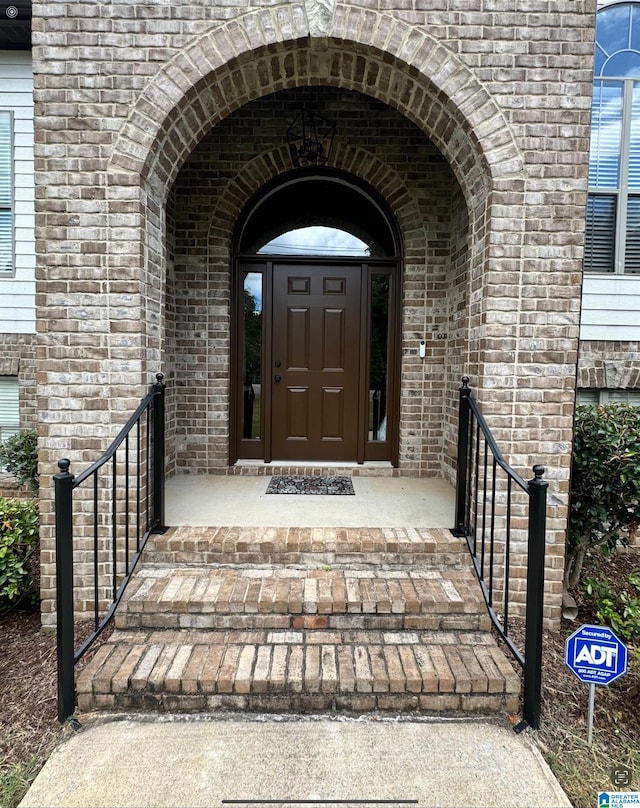 entrance to property featuring covered porch