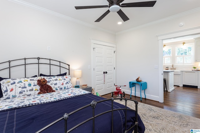 bedroom featuring dark wood-type flooring, a closet, ceiling fan, and crown molding