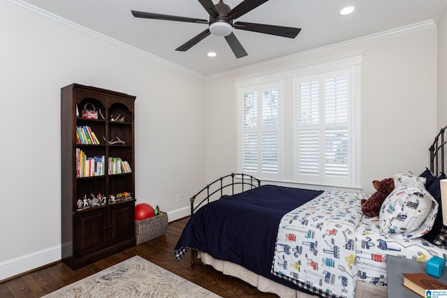 bedroom featuring ceiling fan, dark hardwood / wood-style floors, and crown molding