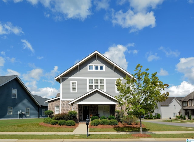 view of front facade featuring a front yard