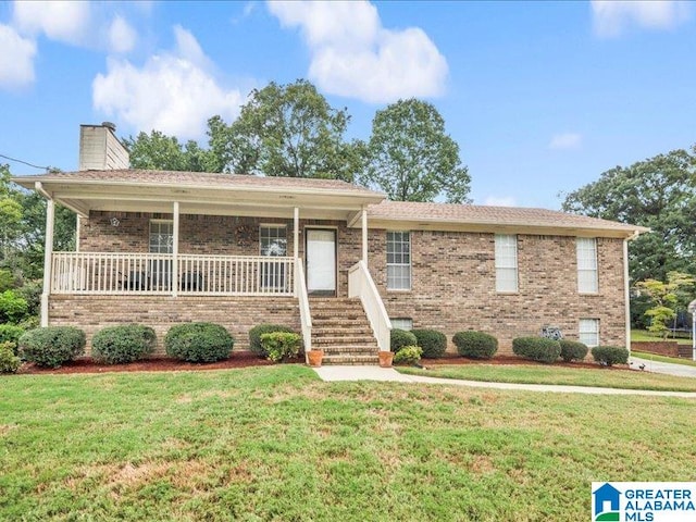 view of front of property featuring covered porch and a front yard