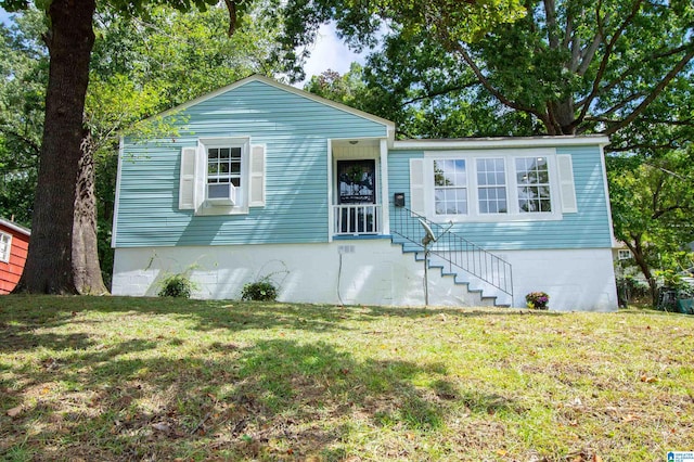 view of front of house featuring a front yard