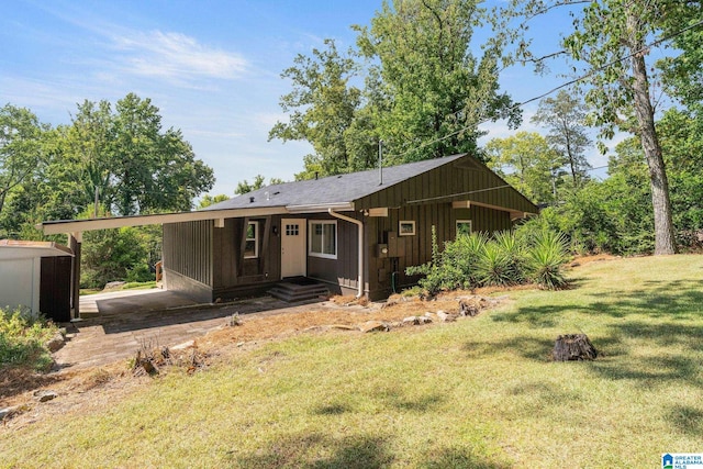 ranch-style home featuring a carport and a front yard