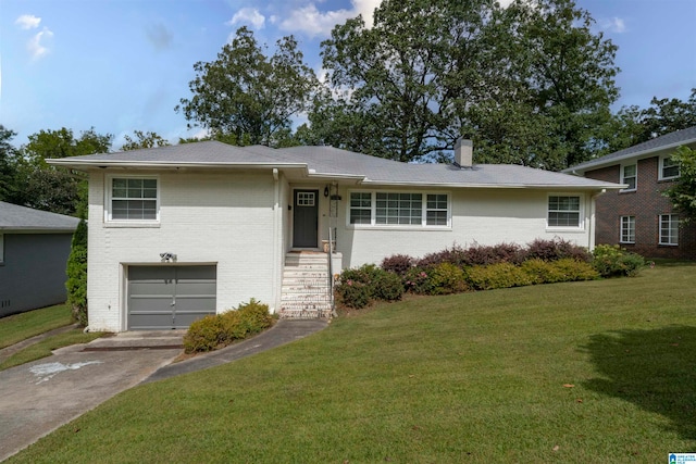 view of front facade featuring a front yard and a garage