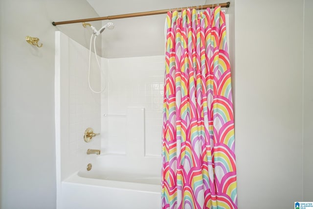 bathroom with shower / tub combo with curtain