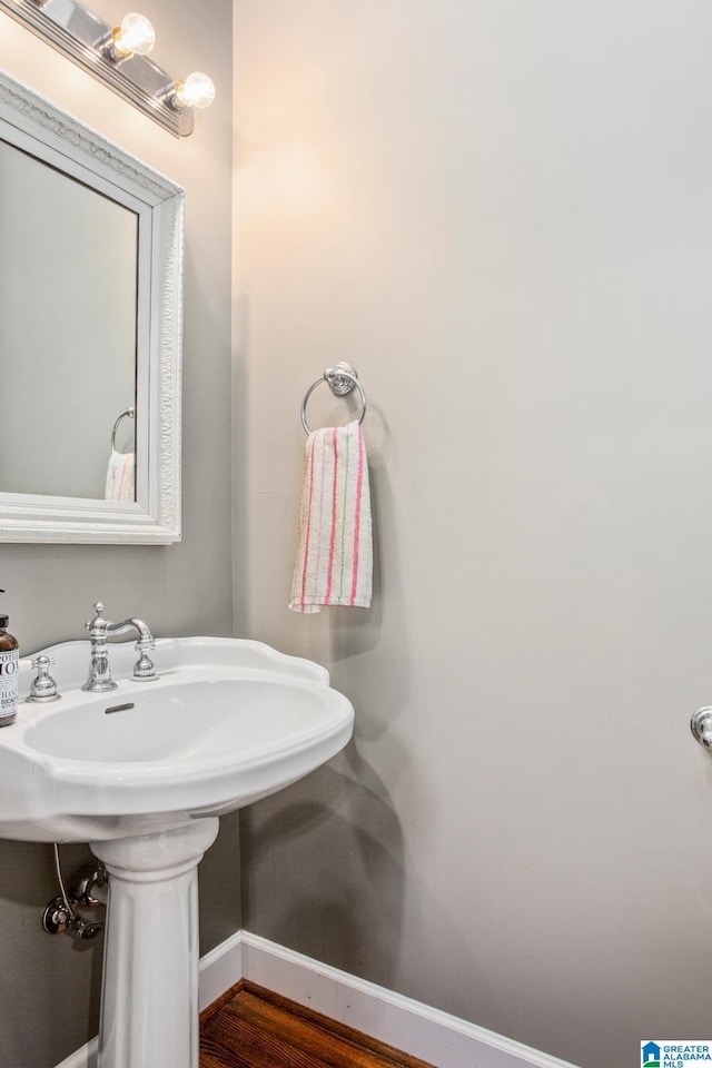 157 Hickory Ridge Dr, Glencoe, AL 35905 - bathroom with baseboards