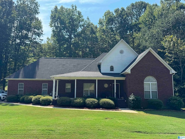 view of front facade featuring a front yard and a porch