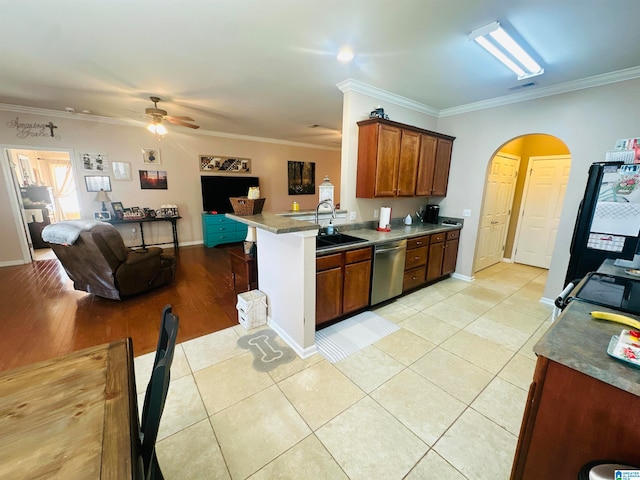 kitchen with kitchen peninsula, ornamental molding, dishwasher, and ceiling fan