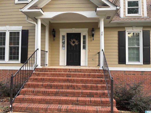 doorway to property with covered porch