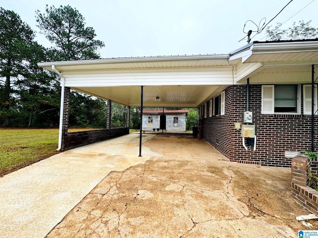 view of vehicle parking featuring a carport